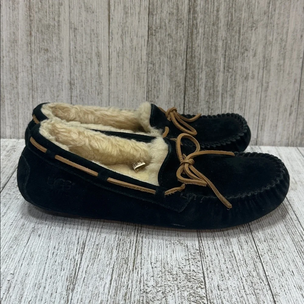 UGG Women's Black and Tan Moccasins - Picture 6 of 8